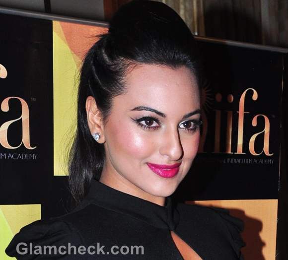 DIY: Sonakshi Sinha’s Striking Pink Makeup