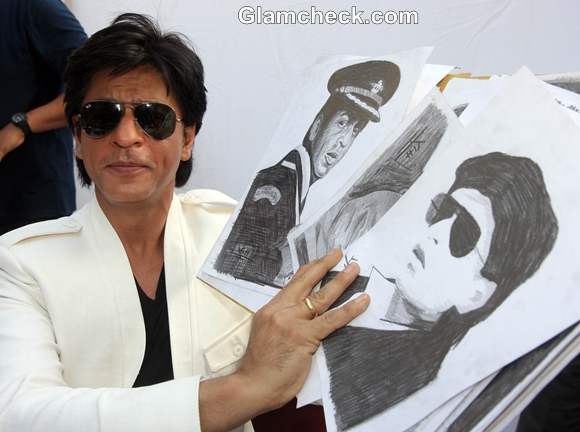 Shah Rukh Khan Celebrates 47th Birthday with Fans Mannat