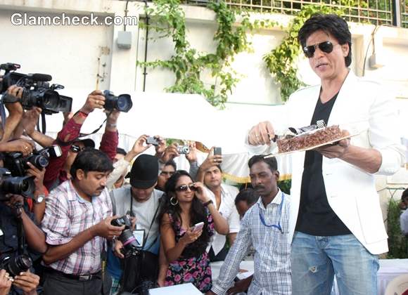 Shah Rukh Khan Celebrating his 47th Birthday with Fans at Mannat
