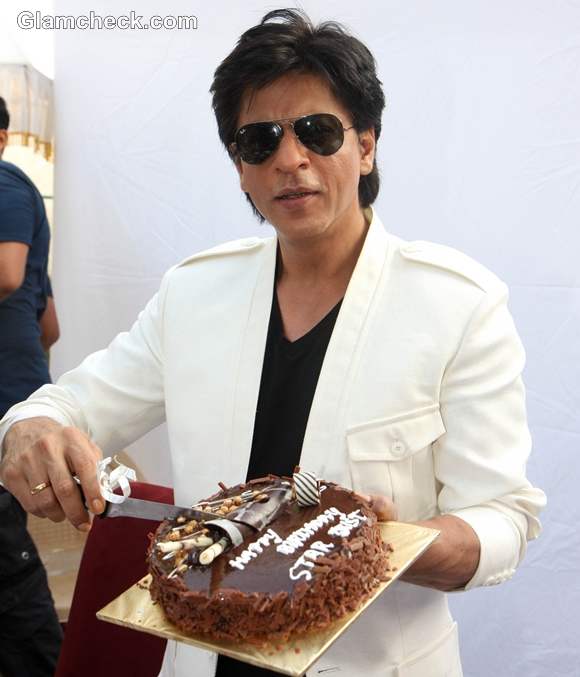 Shah Rukh Khan his 47th Birthday Fans at Mannat