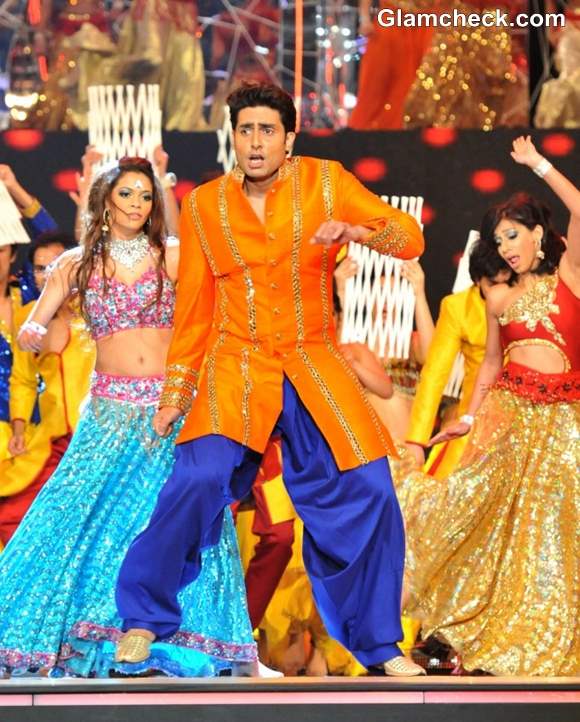 Abhishek Bachchan Performs at TOI Film Awards 2013