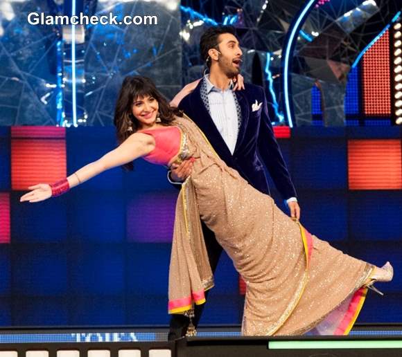 Anushka and Ranbir Kapoor Performs at TOI Film Awards 2013