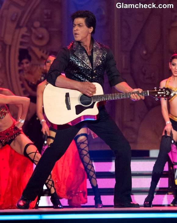 Shah Rukh Khan Performs at TOI Film Awards 2013 Inaugural Ceremony