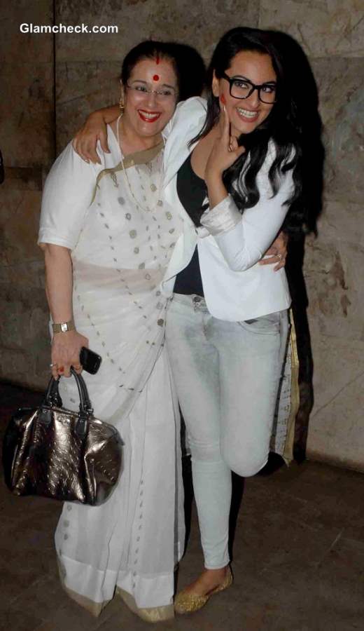 Poonam Sinha Accompanies Daughter Sonakshi to Lootera Special Screening