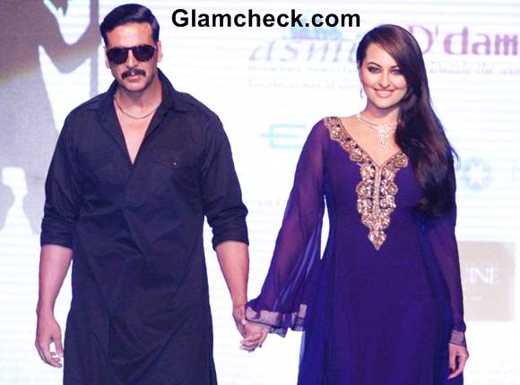 Gitanjali Group Beti collection  at IIJW 2013 – Akshay Sonakshi Showstoppers