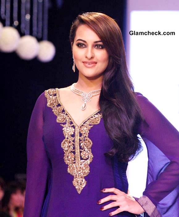 Gitanjali collection at IIJW 2013 Sonakshi Sinha Showstoppers