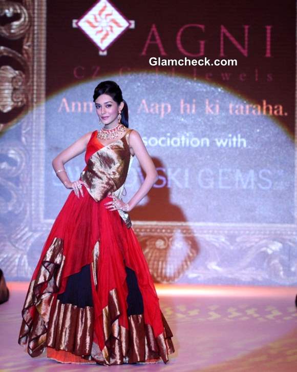 IIJW 2013 – Day 1 Amrita Rao for Agni Jewellers