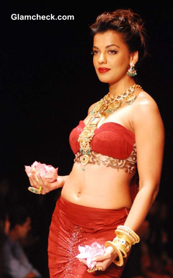 India International Jewelry Week 2013 – Day 1 Mugdha Godse for Apali Jewellers