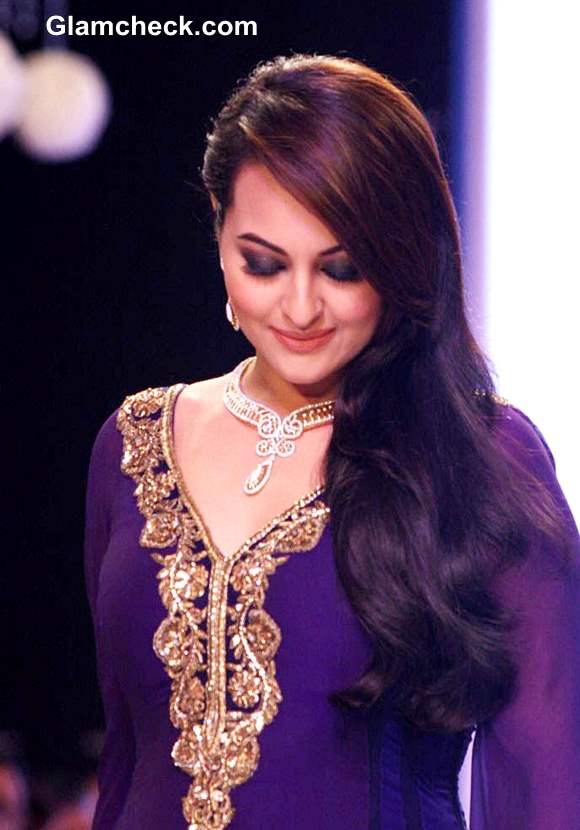 Sonakshi Sinha  IIJW 2013 Gitanjali Beti collection