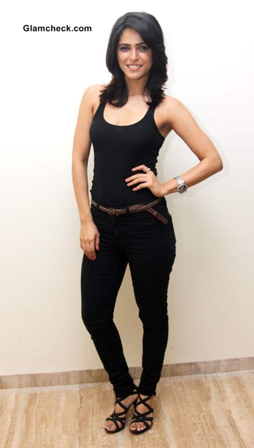 Madhurima Tuli 2013 Cast of Warning 3D