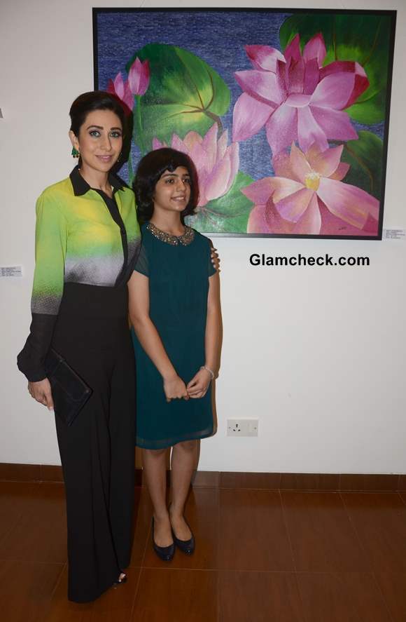 Karisma Kapoor with artist Vedika at Bal Disha Art Exhibition in Mumbai