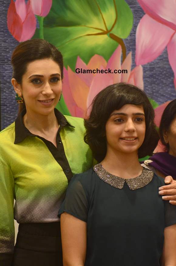 Karisma Kapoor with artist Vedika at Bal Disha Art Exhibition