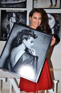 sonakshi sinha at the Launch of Daboo Ratnanis Annual Calendar 2014