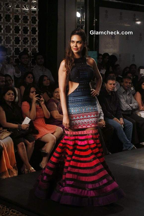 LFW Winter-Festive 2014 Esha Gupta for Neha Agarwal