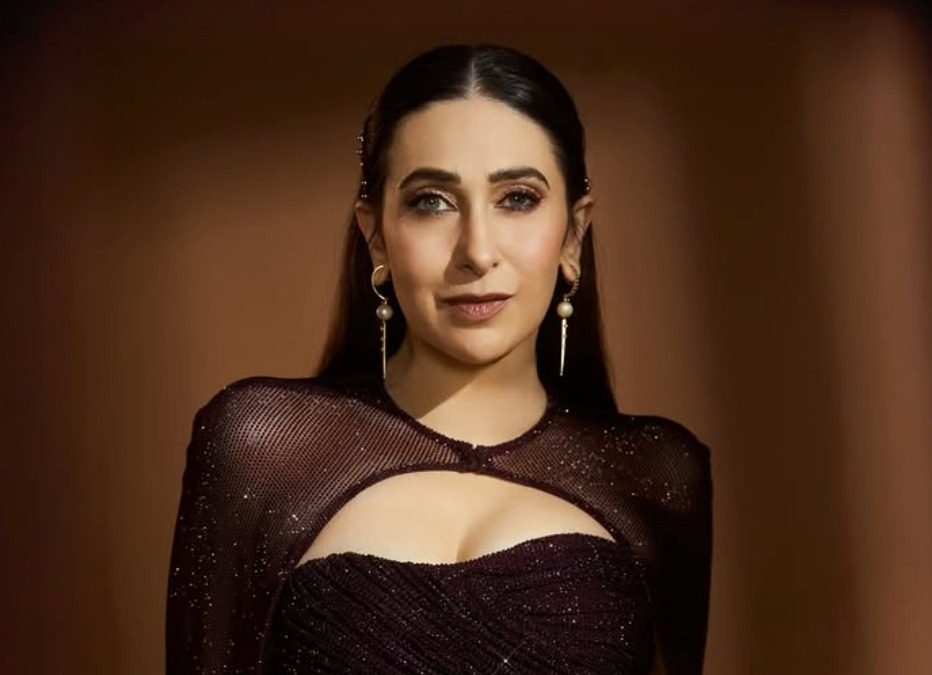 Karisma Kapoor in Deep-Plum outfit at Indias Best Dancer Season 5 Awards Night