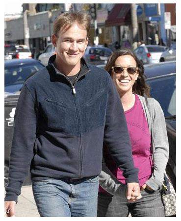 Alanis Morissette is expecting a baby!