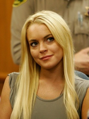 Lindsay Lohan settles her old debit