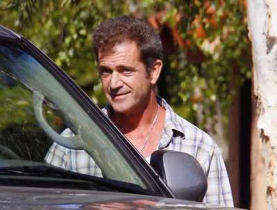 Mel Gibson’s car crashes