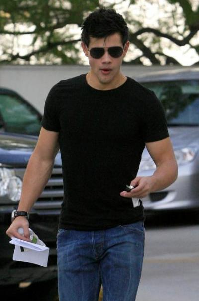 Taylor Lautner gets Trailer Company in Trouble