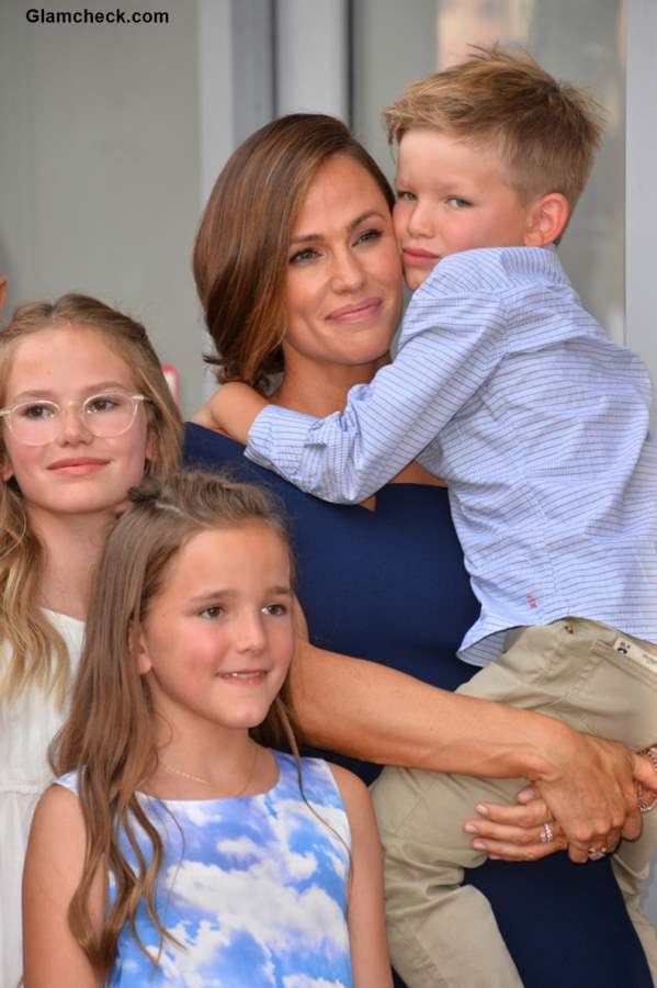 Jennifer Garner with her kids