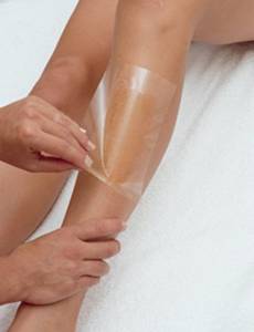 applying waxing stripes