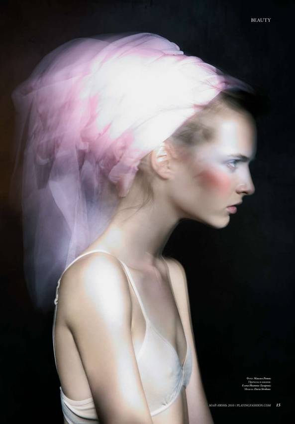 Daira Strokous Playing Fashion -2