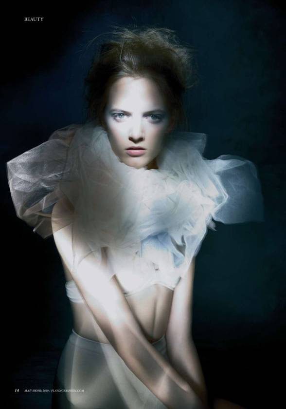 Daira Strokous Playing Fashion -4