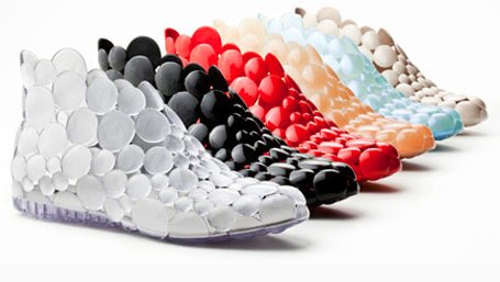 Melissa – Customizable Plastic footwear by Gaetano Pesce