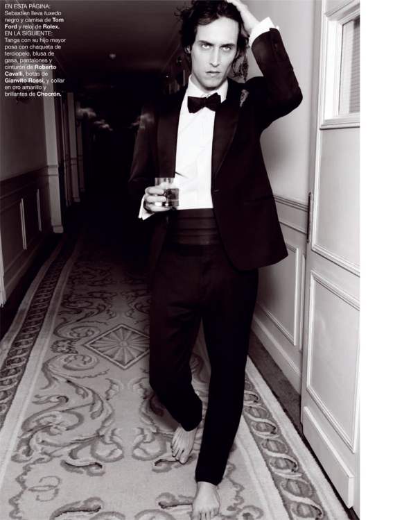 Tanga Moreau Harpers Bazaar Spain December 2010-8