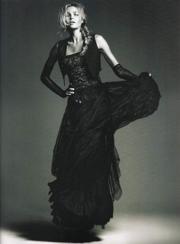 Valentina Zelyaeva Harpers Bazaar Espana December 2010-3
