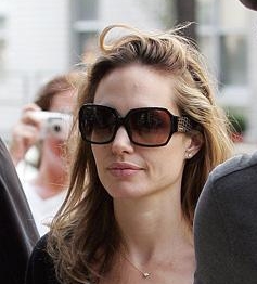 Angelina Jolie without makeup 11