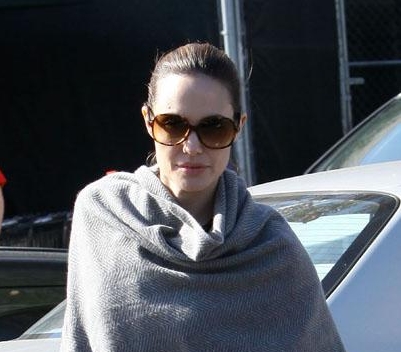 Angelina Jolie without makeup 9