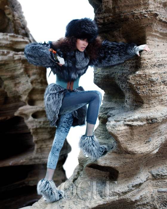 Song Ah for Vogue Korea December 2010 4