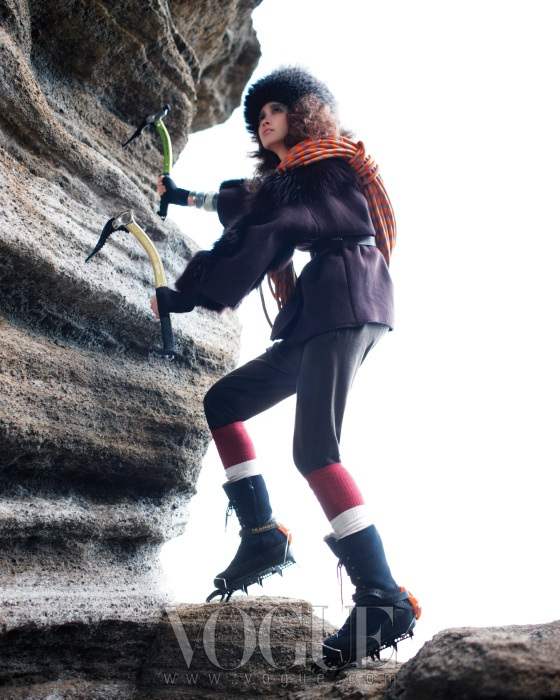 Song Ah for Vogue Korea December 2010 5