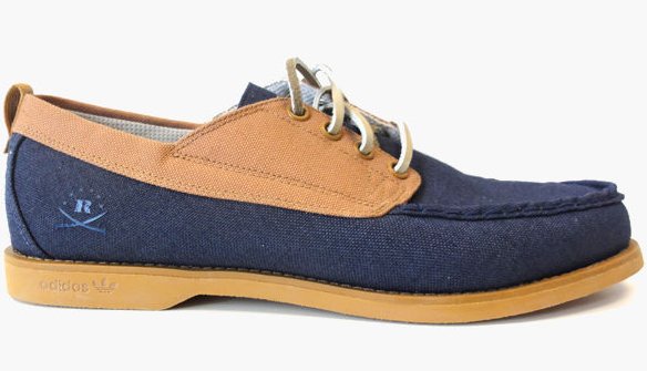 Adidas Bluff two-toned canvas shoes for Spring 2011