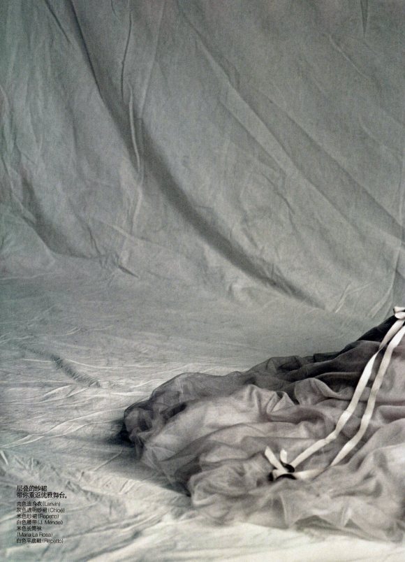 Arizona Muse Vogue China April 2011