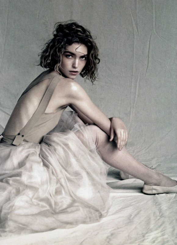 Arizona Muse Vogue China April 2011