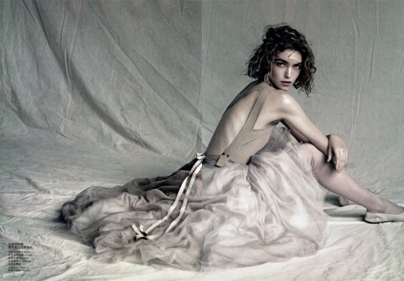 Arizona Muse Vogue China April 2011