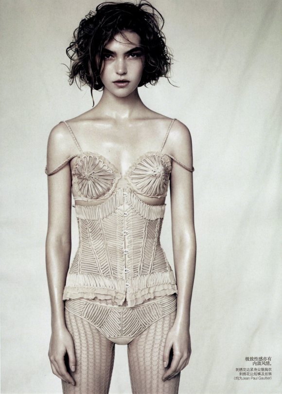 Arizona Muse Vogue China April 2011