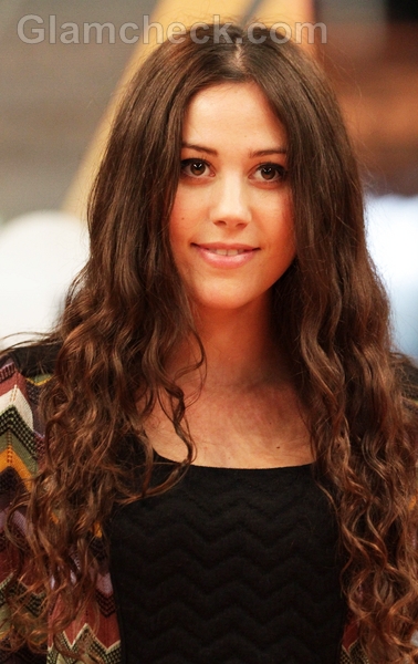 Eliza Doolittle wears her hair a la flower child