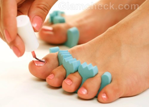How to apply nail polish