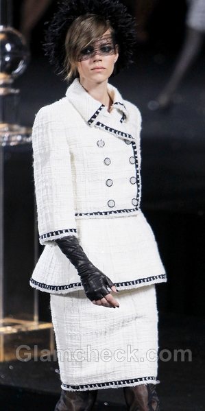 Chanel Haute Couture Fall/Winter 2011-2012 Paris Fashion Week