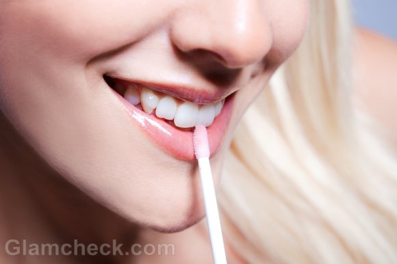 How to Apply Lip Gloss