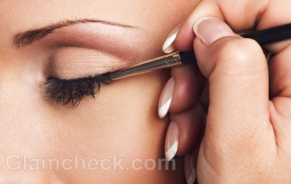 how to apply liquid eyeliner
