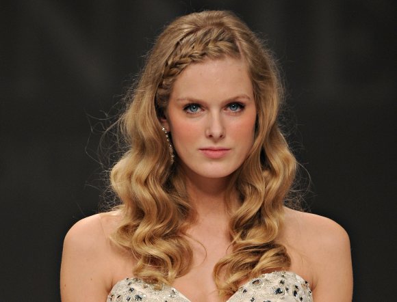 Hairstyle How To:  Delicate Darling Hair-do (Curl and lets braid)