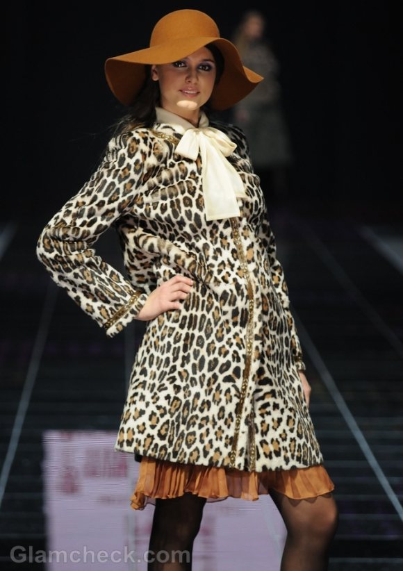 How-to-wear-animal-prints-leopard-print-overcoat