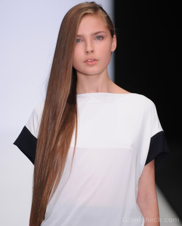 Hairstyle how to side-swept straight long hair