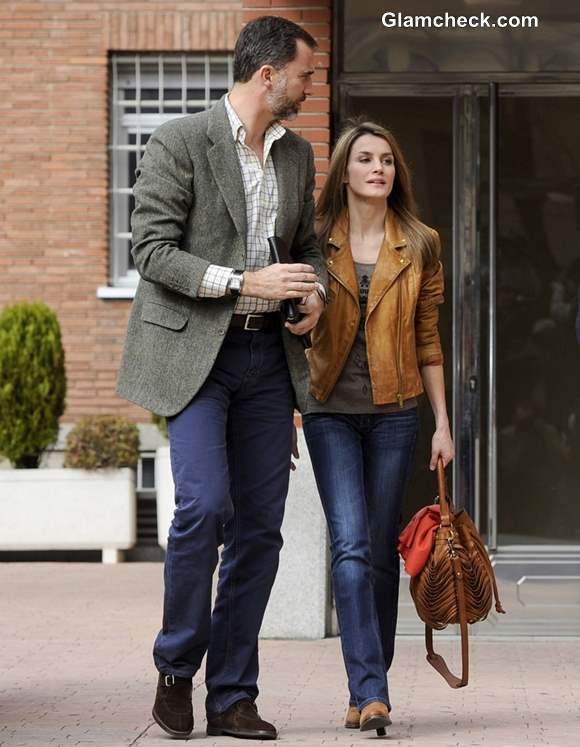 Street Style – Princess Letizia’s Tan Accents Spell Casual Chic