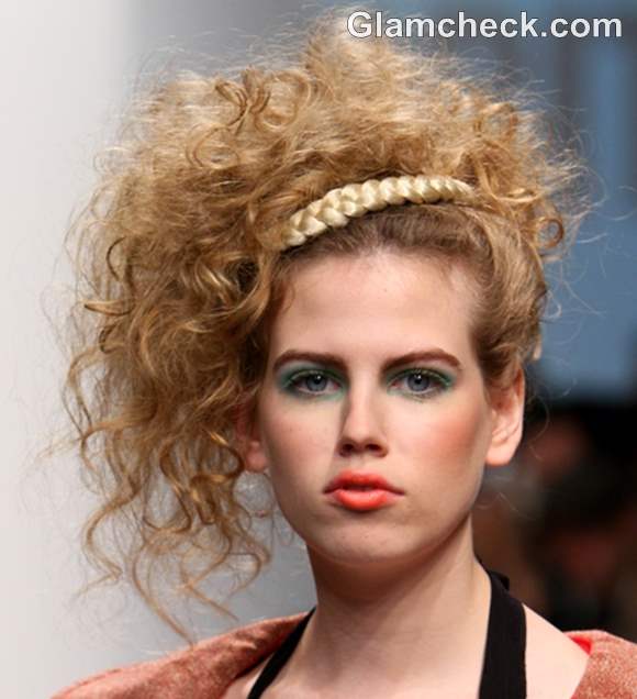Hairstyle DIY - Big Curly updo with a wraparound Braid