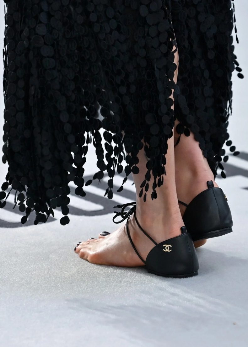 margaret-qualley-barefoot-pics-chanel-shoes